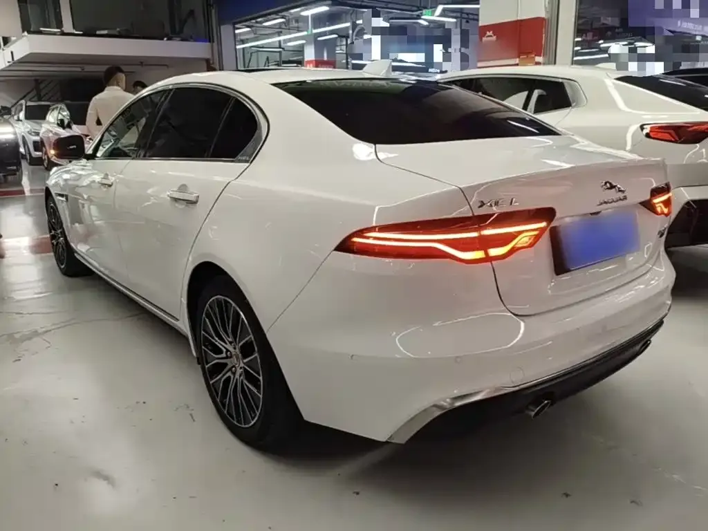 Jaguar XEL — фото 10