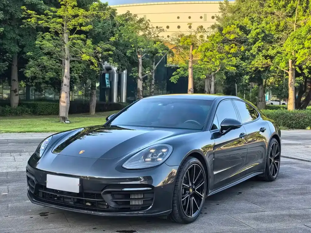 Porsche Panamera — фото 1