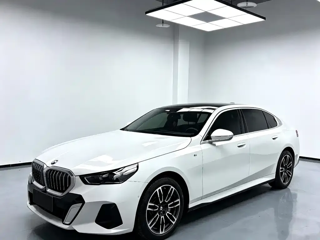BMW 5 Series — фото 1
