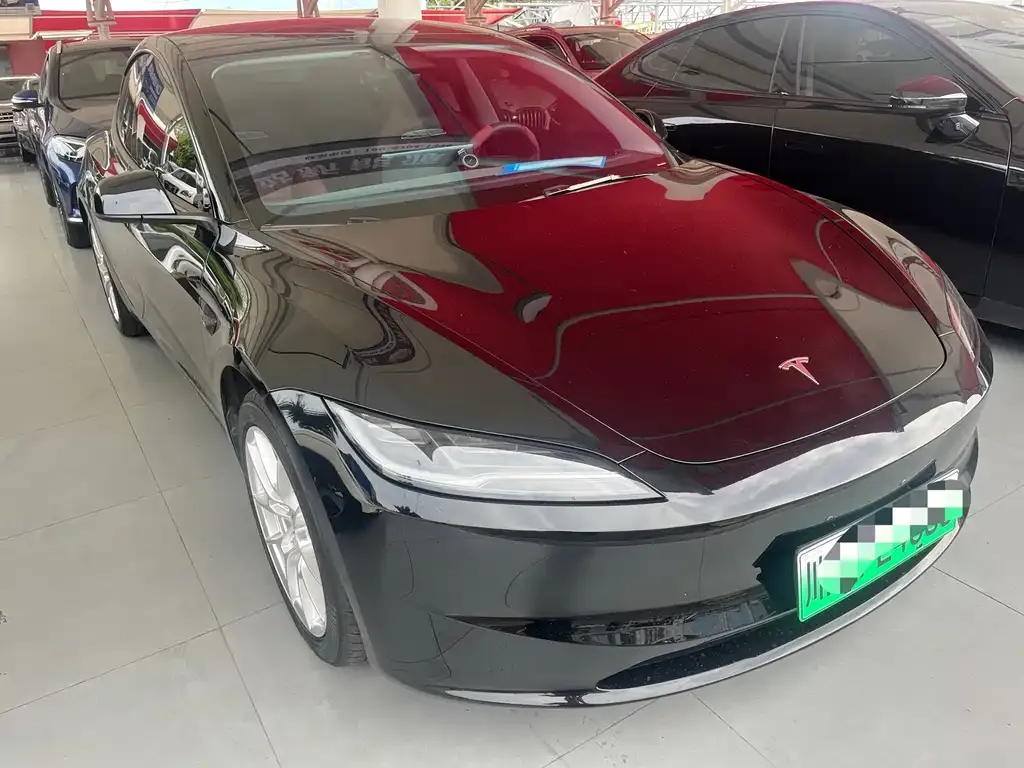 Tesla Model 3 — фото 1