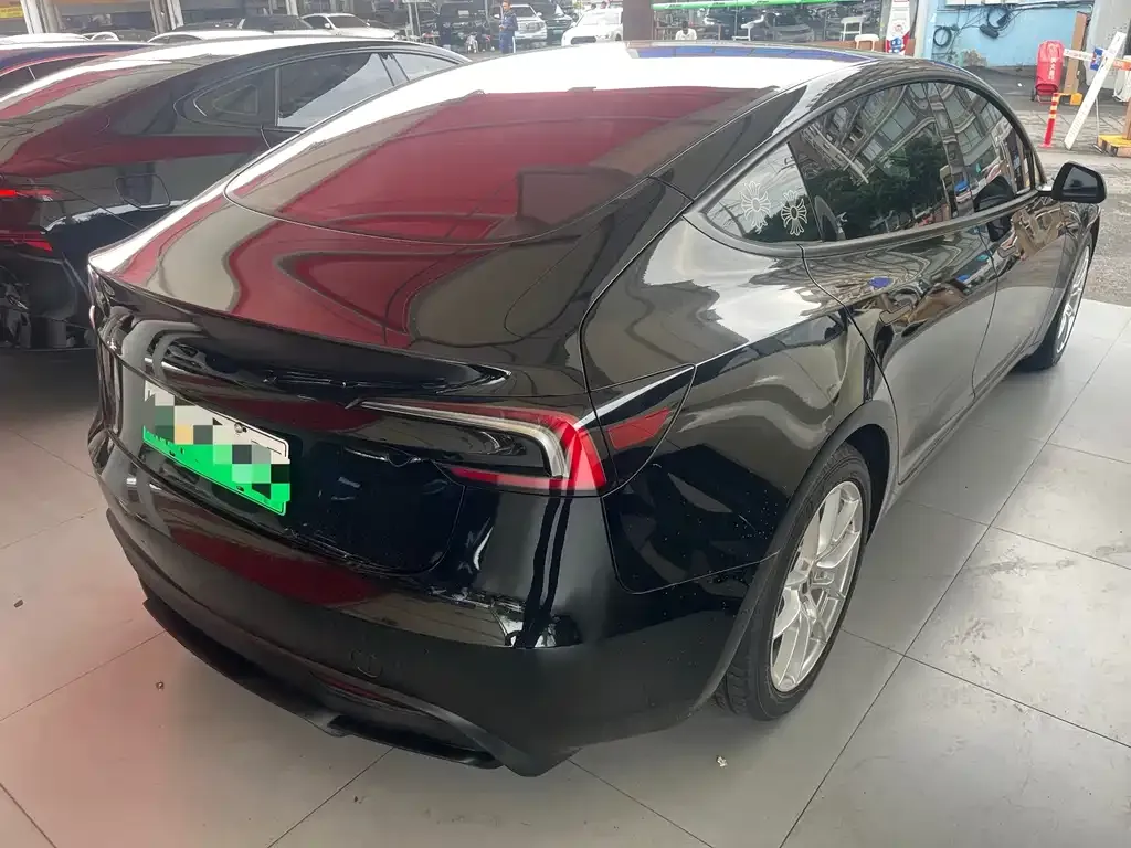 Tesla Model 3 — фото 7