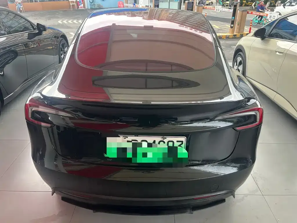 Tesla Model 3 — фото 9