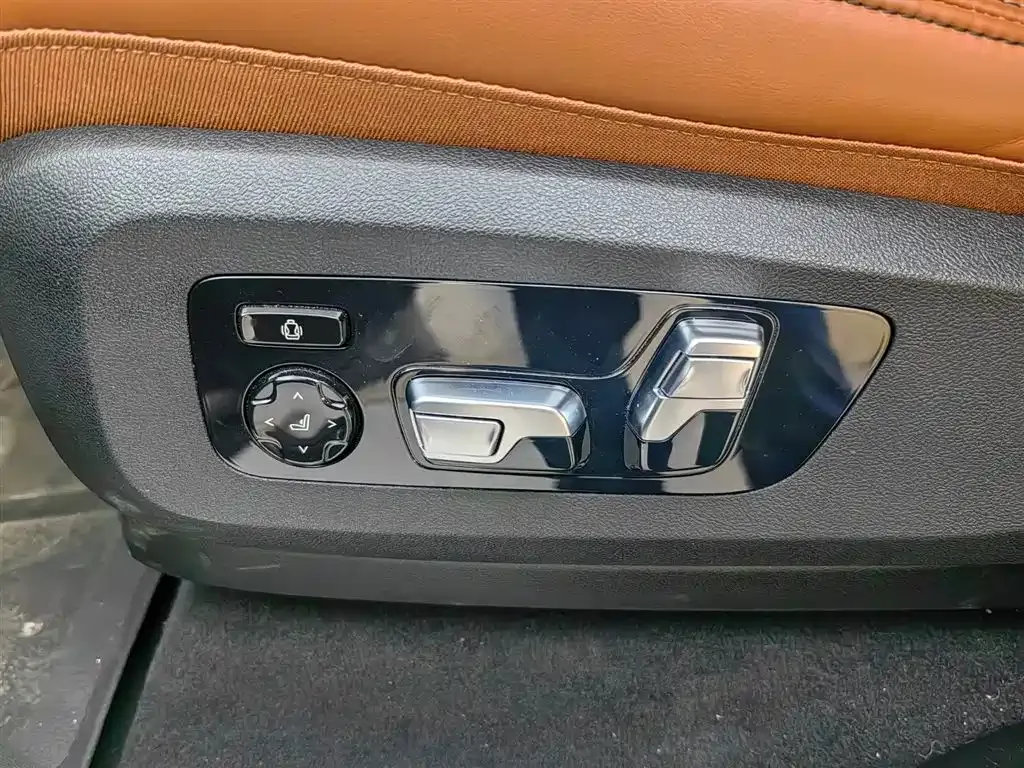BMW X7 M60i — фото 6