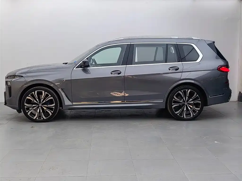 BMW X7 M60i — фото 2