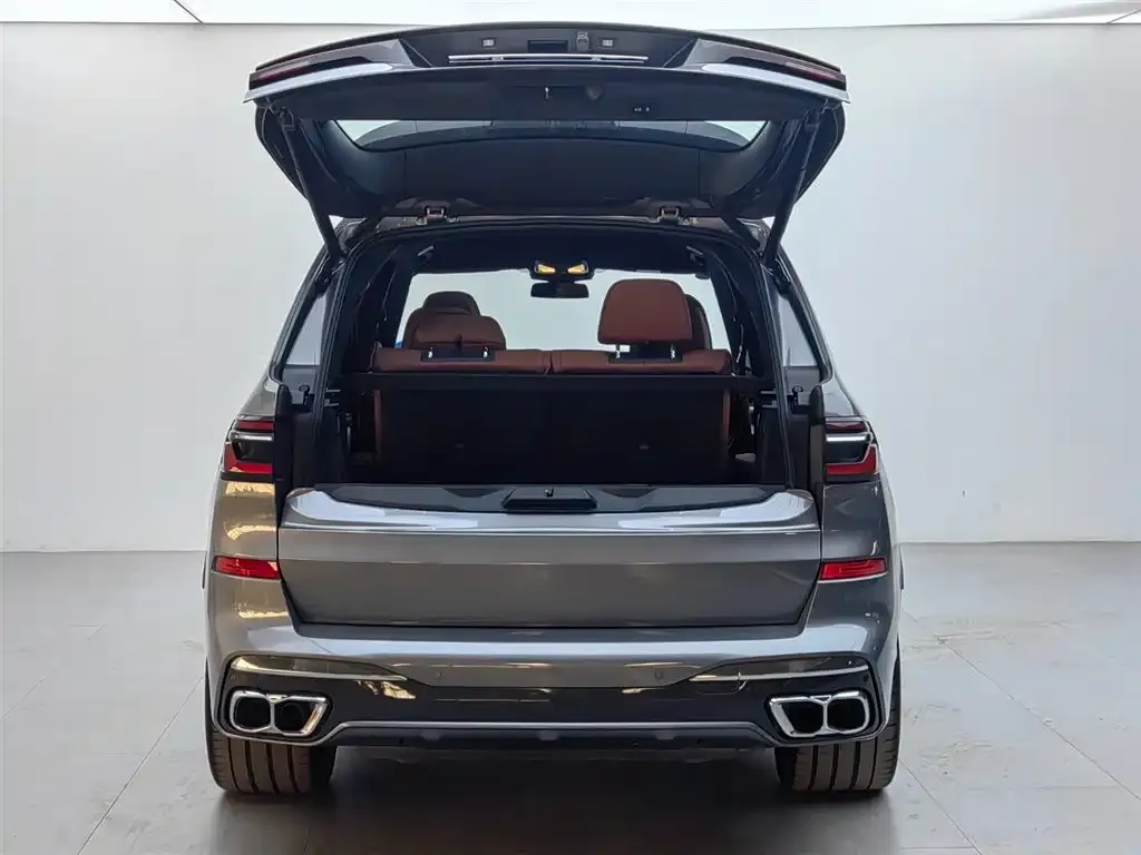 BMW X7 M60i — фото 9