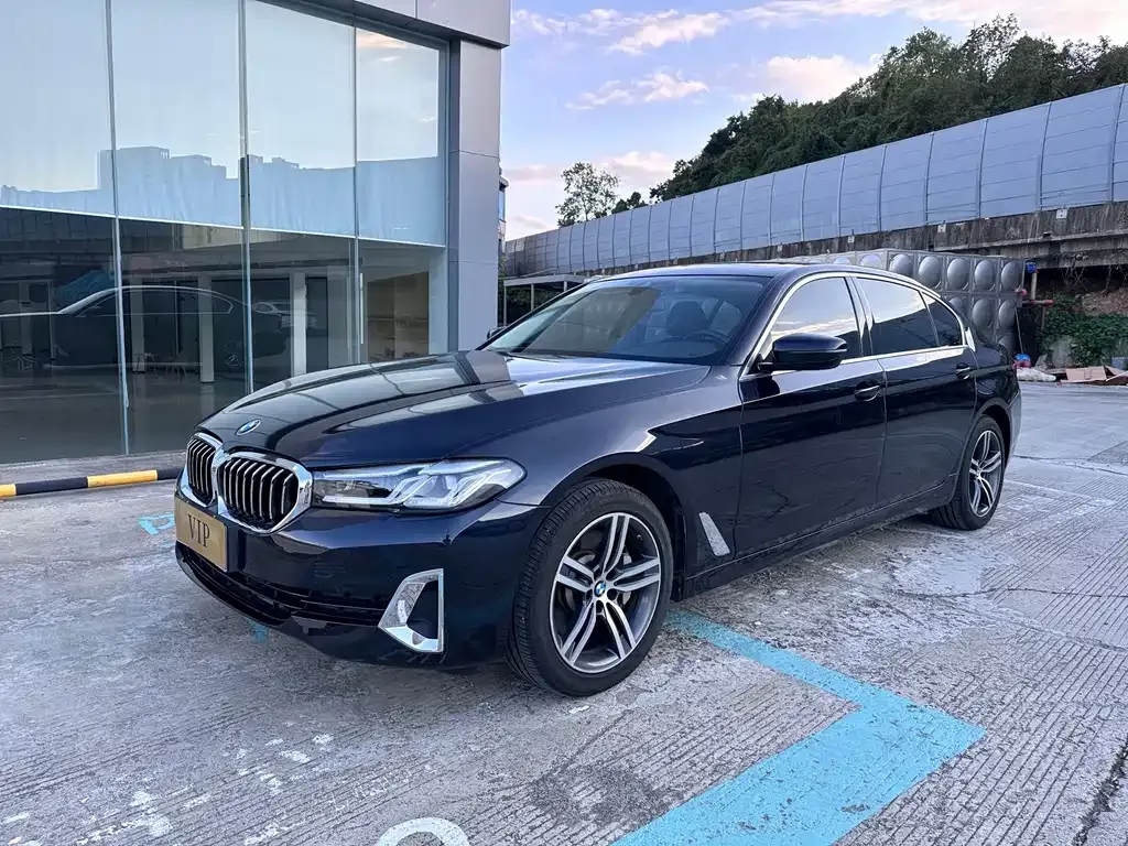 BMW 5 Series — фото 1