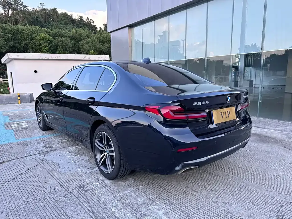 BMW 5 Series — фото 9