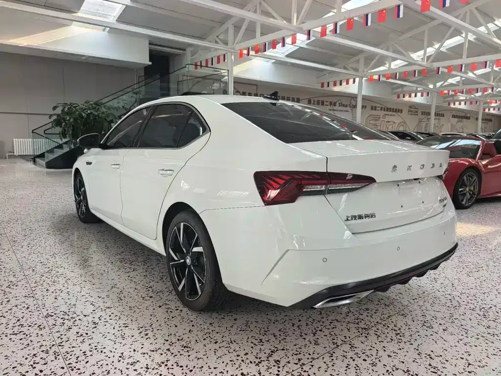 Skoda Octavia — фото 9