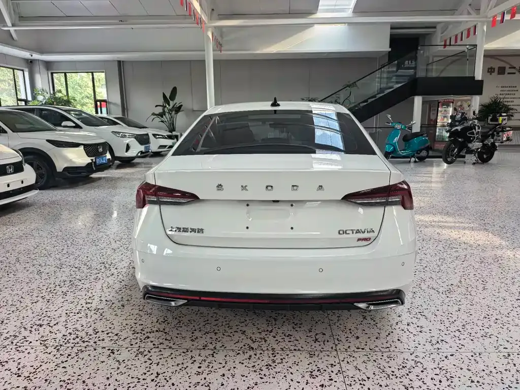 Skoda Octavia — фото 4