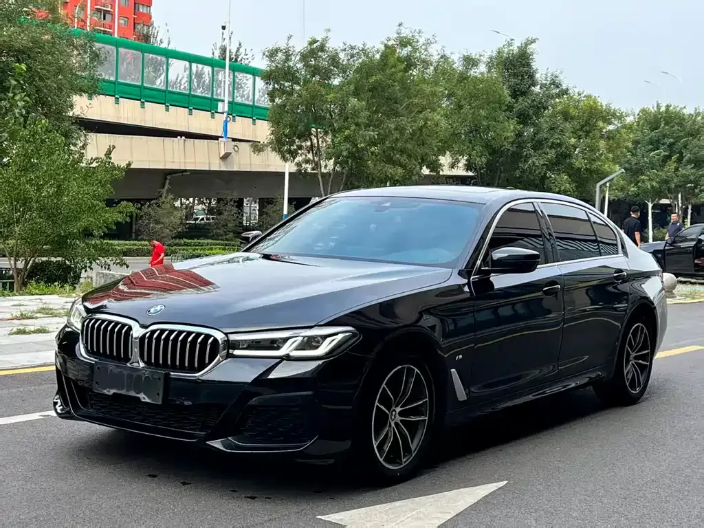 BMW 5 Series — фото 1