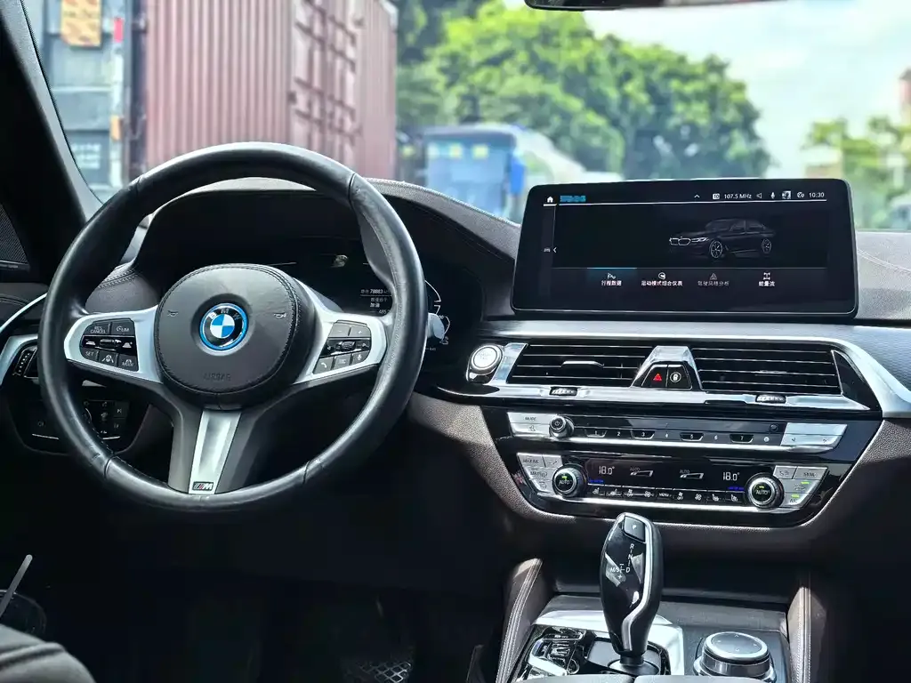 BMW 5 Series New Energy — фото 9