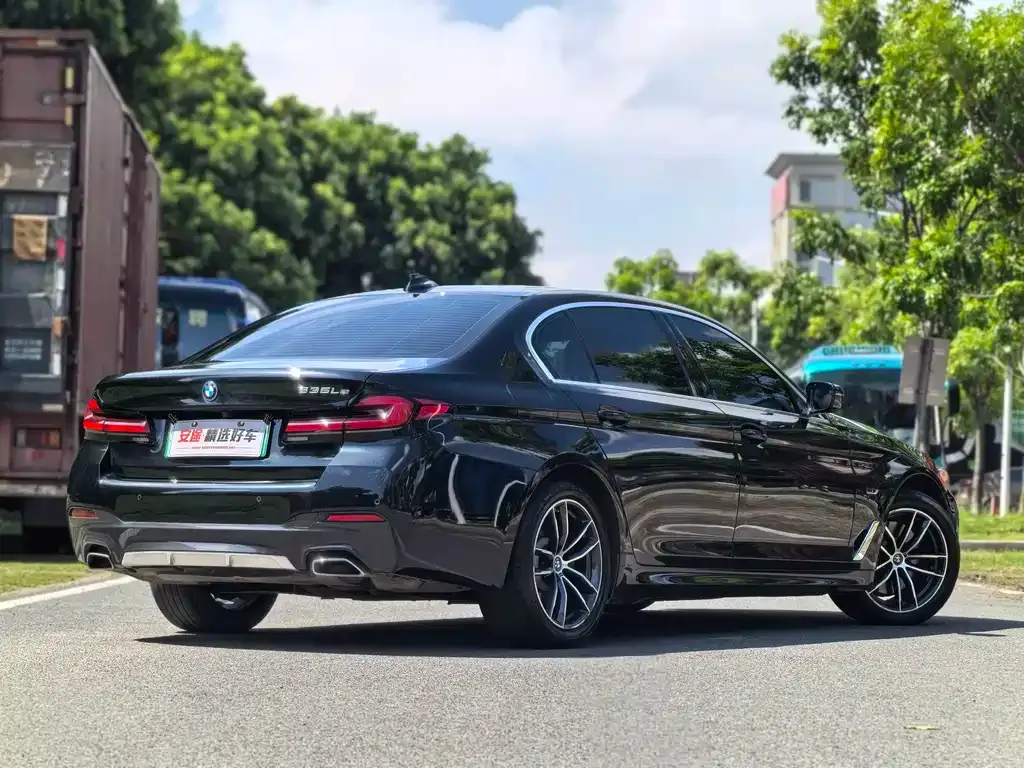 BMW 5 Series New Energy — фото 2