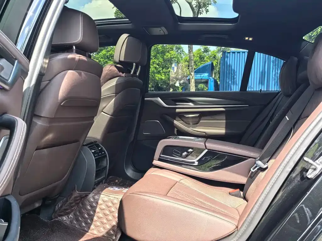 BMW 5 Series New Energy — фото 10