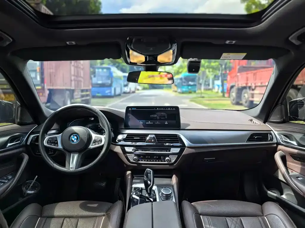 BMW 5 Series New Energy — фото 8