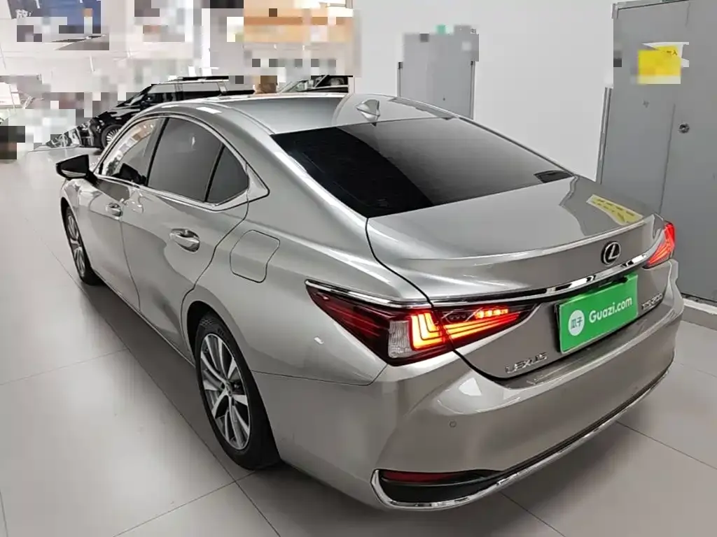 Lexus ES — фото 10