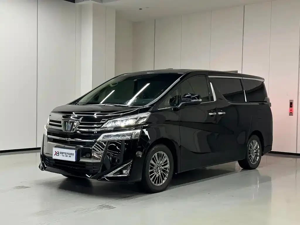 Toyota Vellfire — фото 1