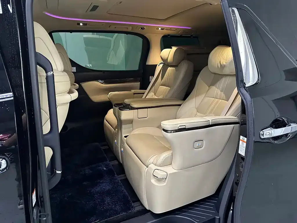 Toyota Vellfire — фото 9
