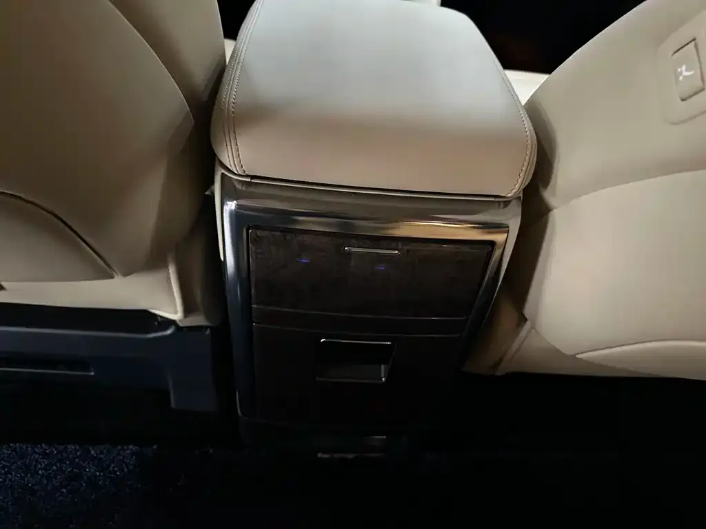 Toyota Vellfire — фото 4