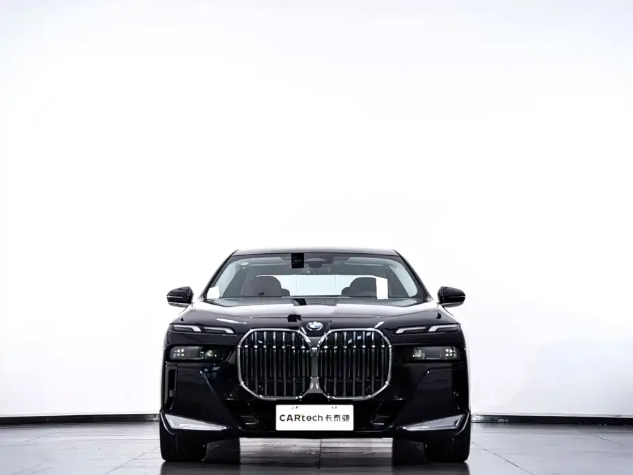BMW 7 Series — фото 9