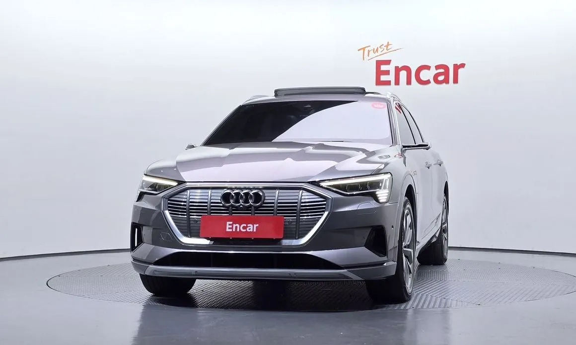 Audi e-tron — фото 3