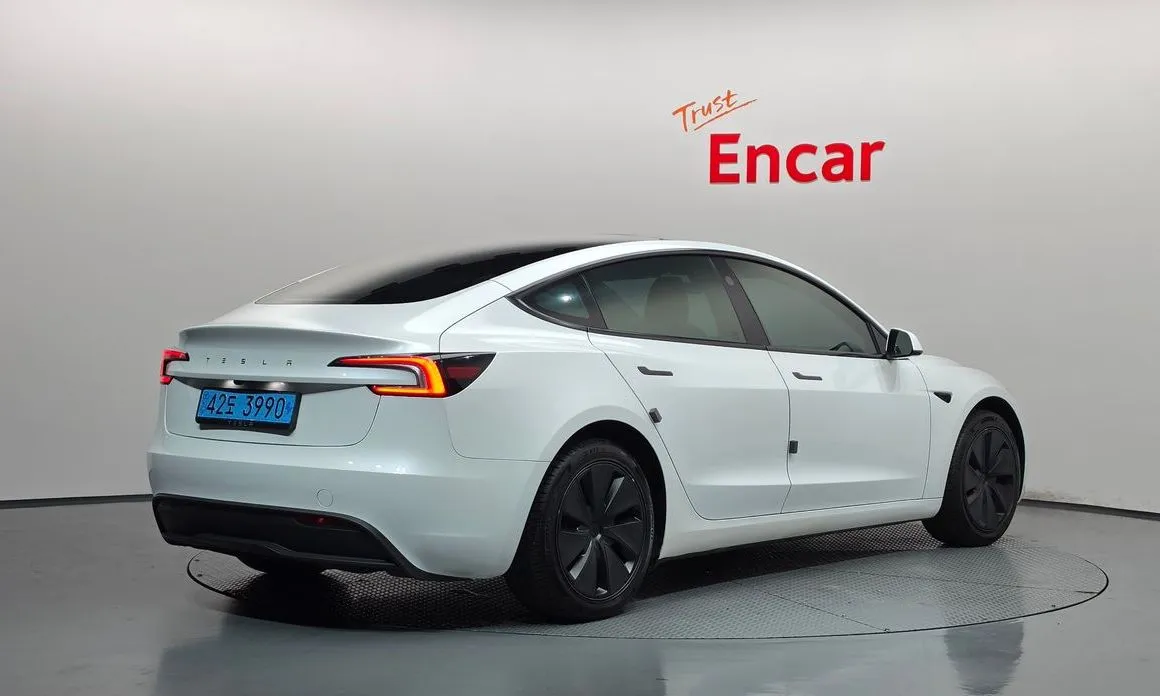 Tesla Model 3 — фото 4