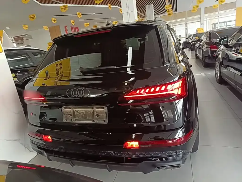 Audi Q7 — фото 6