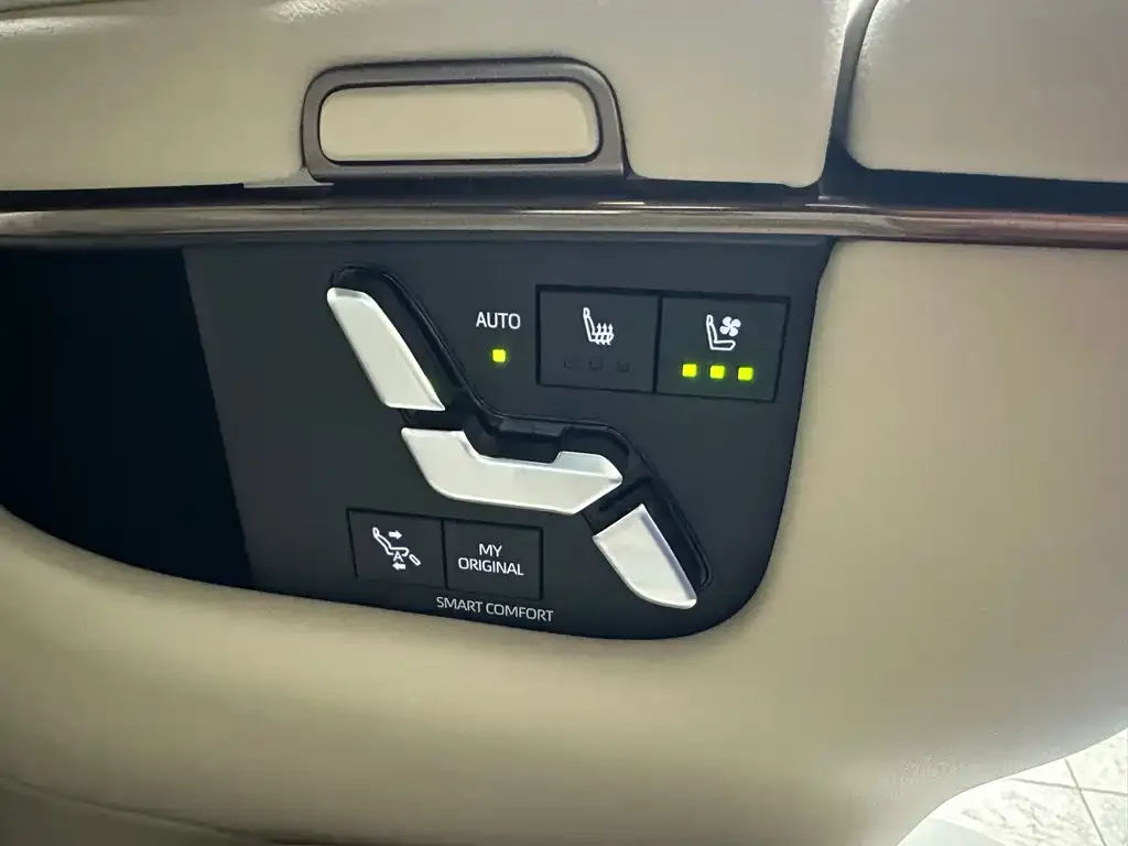 Toyota Alphard — фото 4