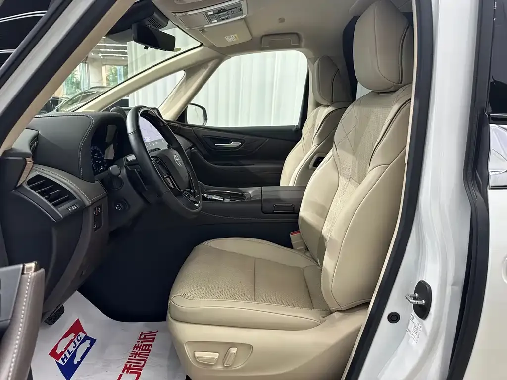 Toyota Alphard — фото 8