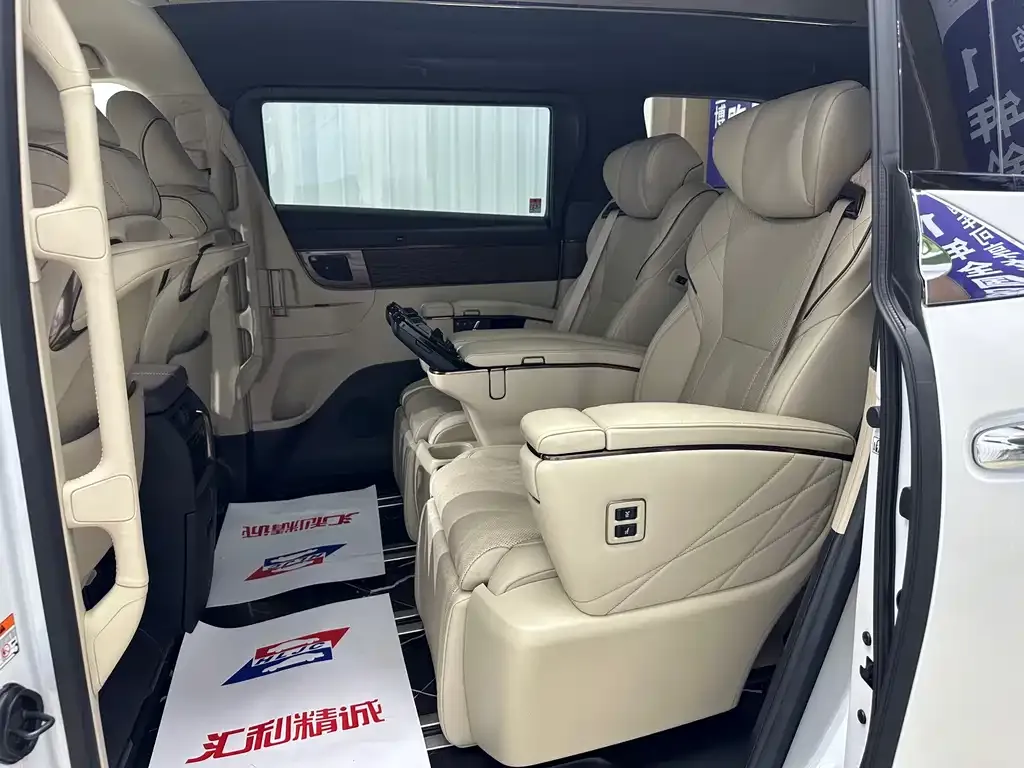 Toyota Alphard — фото 6