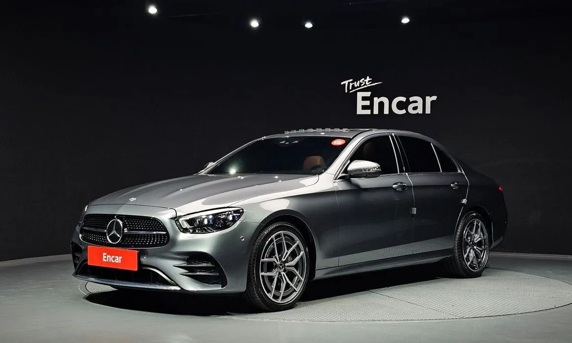 Mercedes-Benz E-Class — фото 1