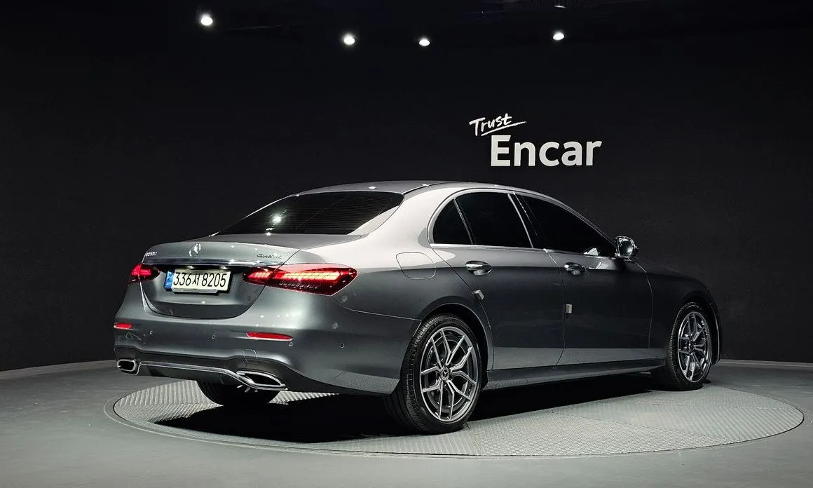 Mercedes-Benz E-Class — фото 4