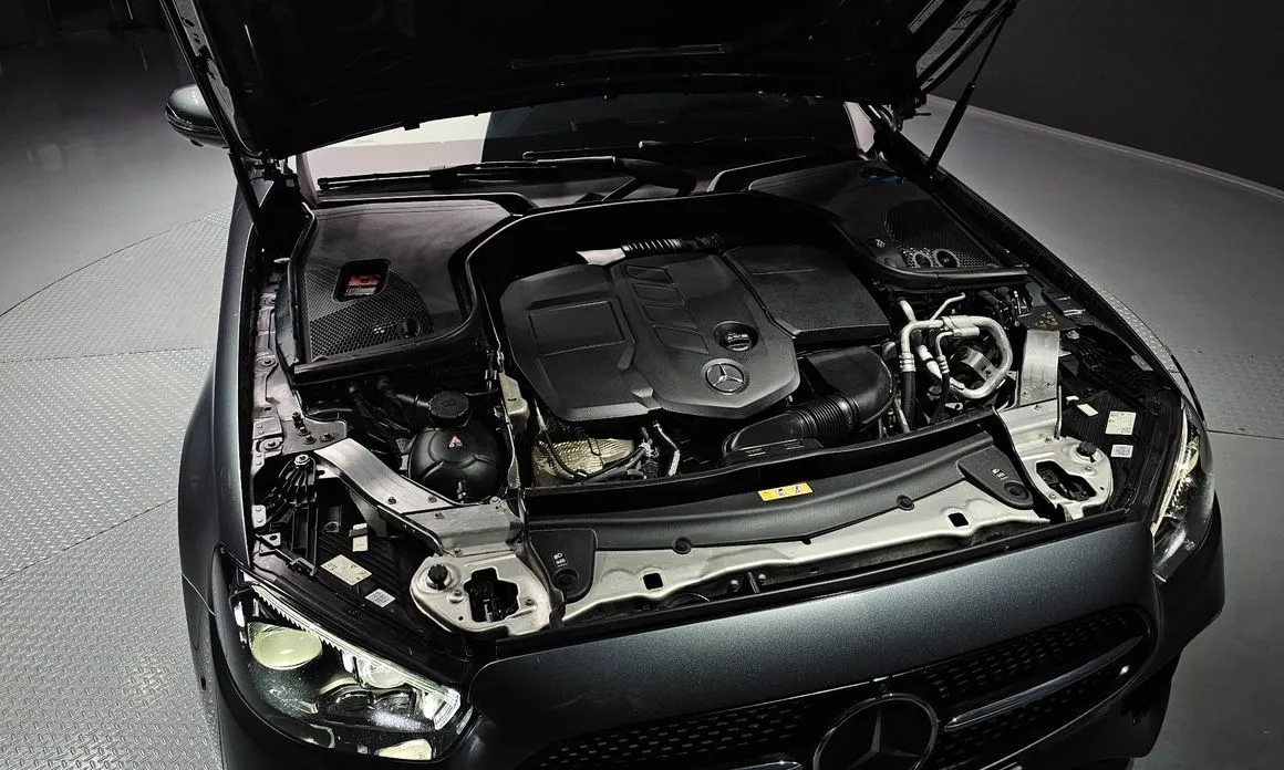 Mercedes-Benz E-Class — фото 10