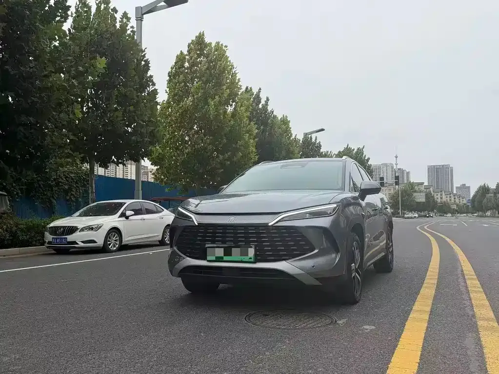 BYD L DM-i — фото 1