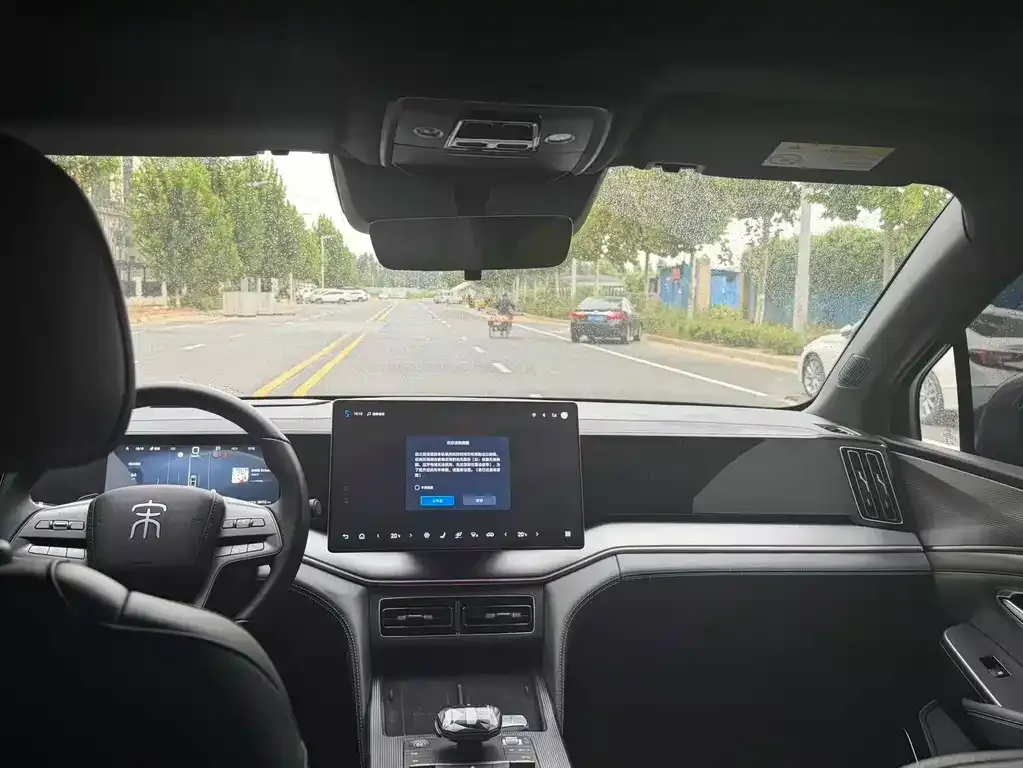 BYD L DM-i — фото 3