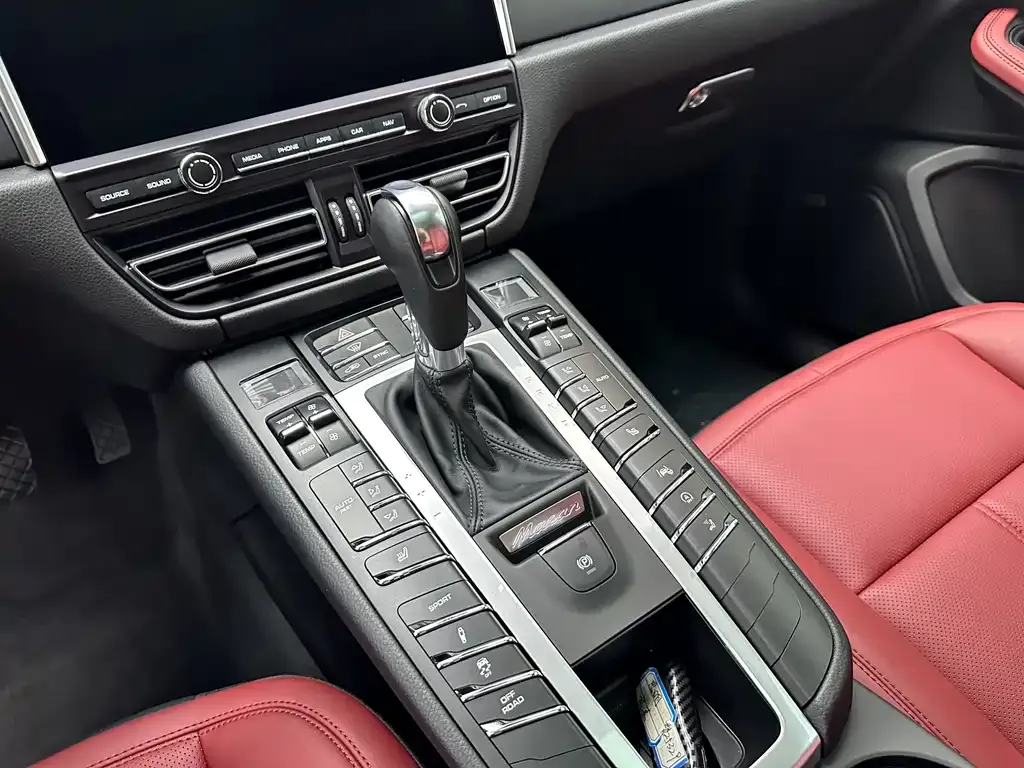 Porsche Macan — фото 9