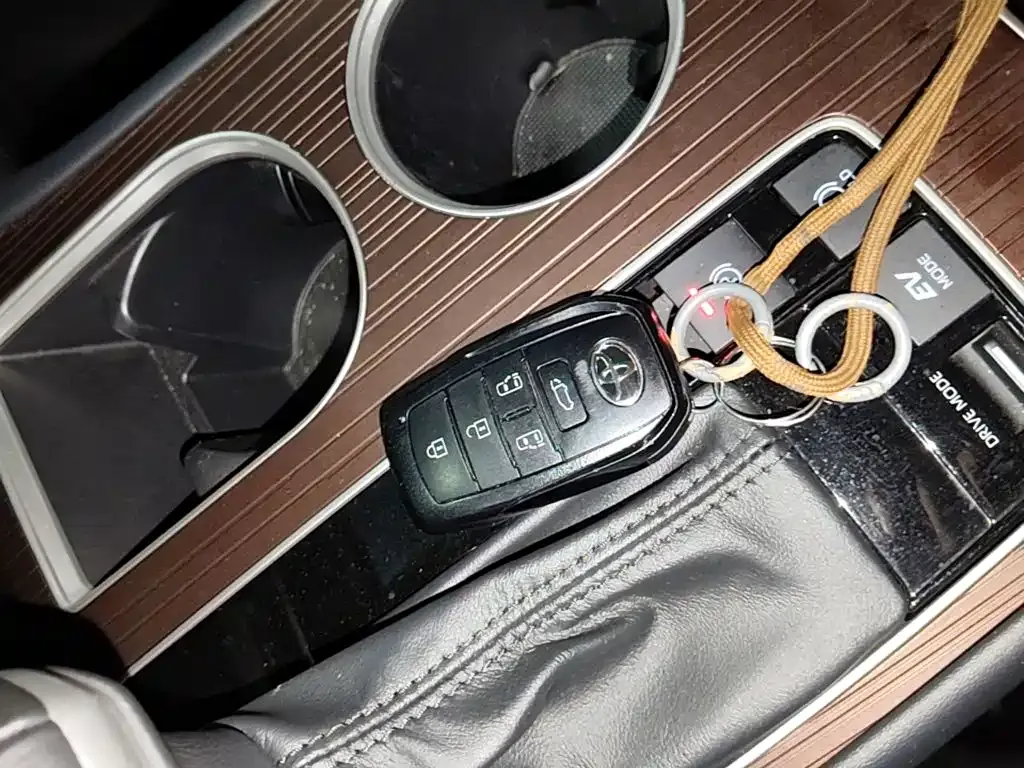 Toyota Granvia — фото 9