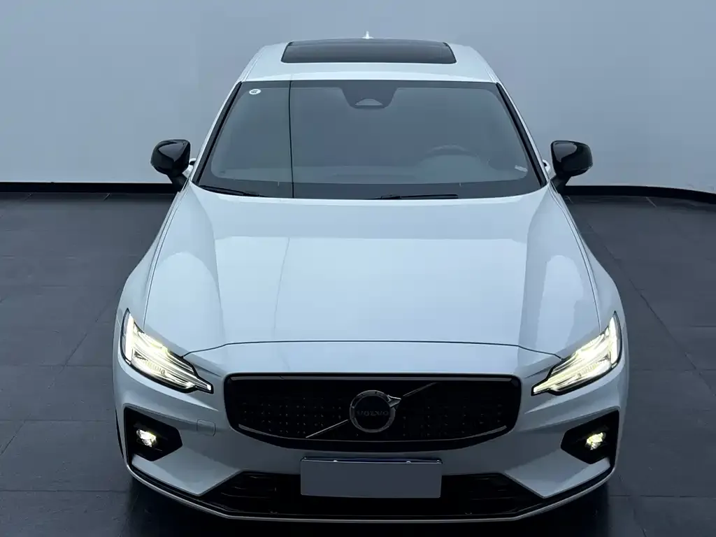 Volvo S60 — фото 4