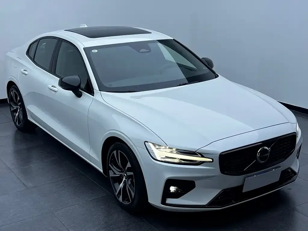Volvo S60 — фото 10