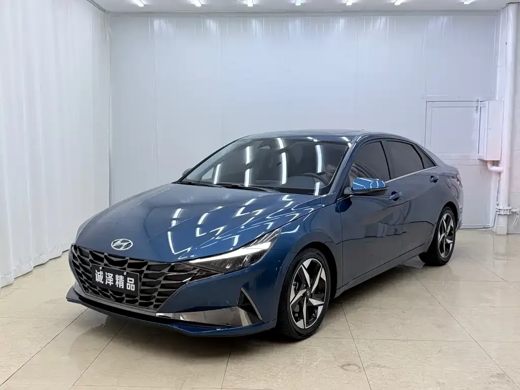Hyundai Elantra — фото 1