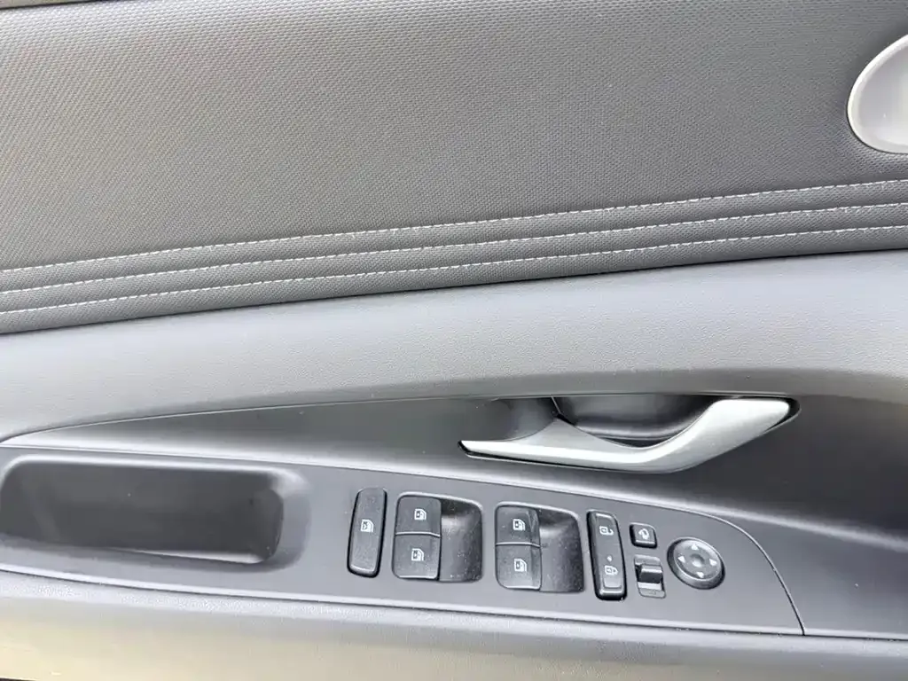 Hyundai Elantra — фото 10