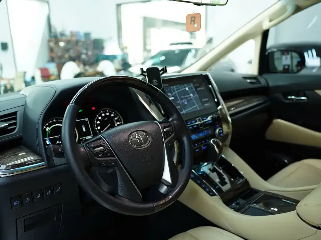 Toyota Vellfire — фото 10