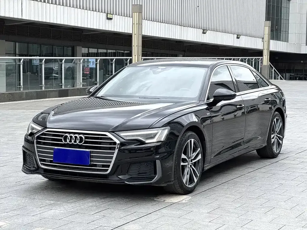 Audi A6L — фото 1