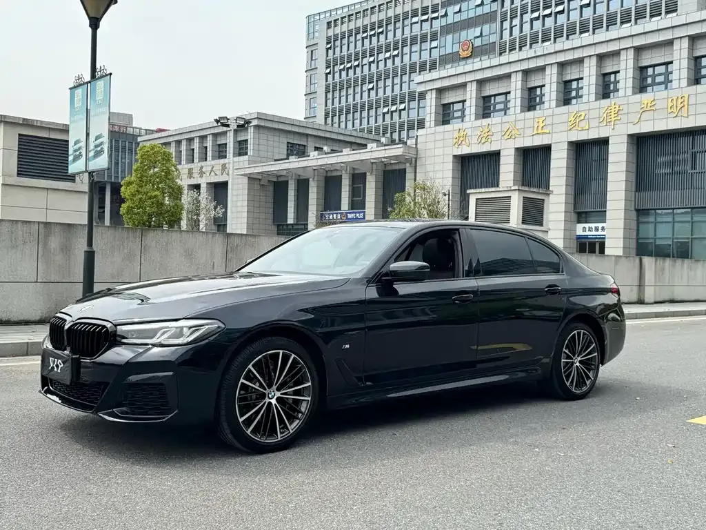 BMW 5 Series — фото 10