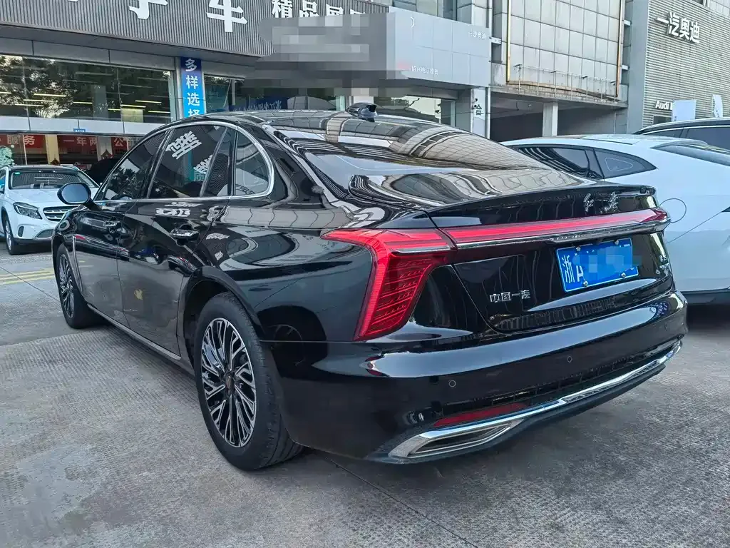 Hongqi H5 — фото 8