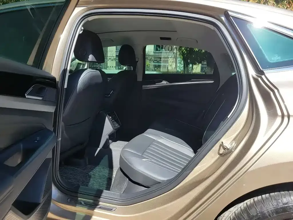 Volkswagen Passat — фото 3