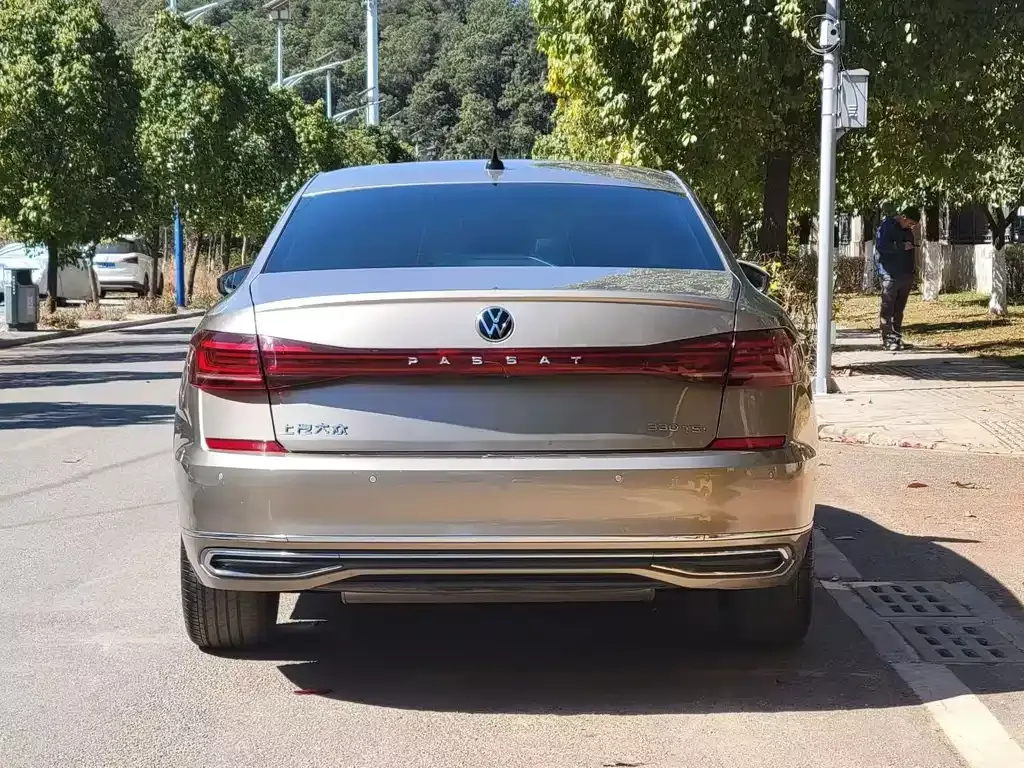 Volkswagen Passat — фото 5