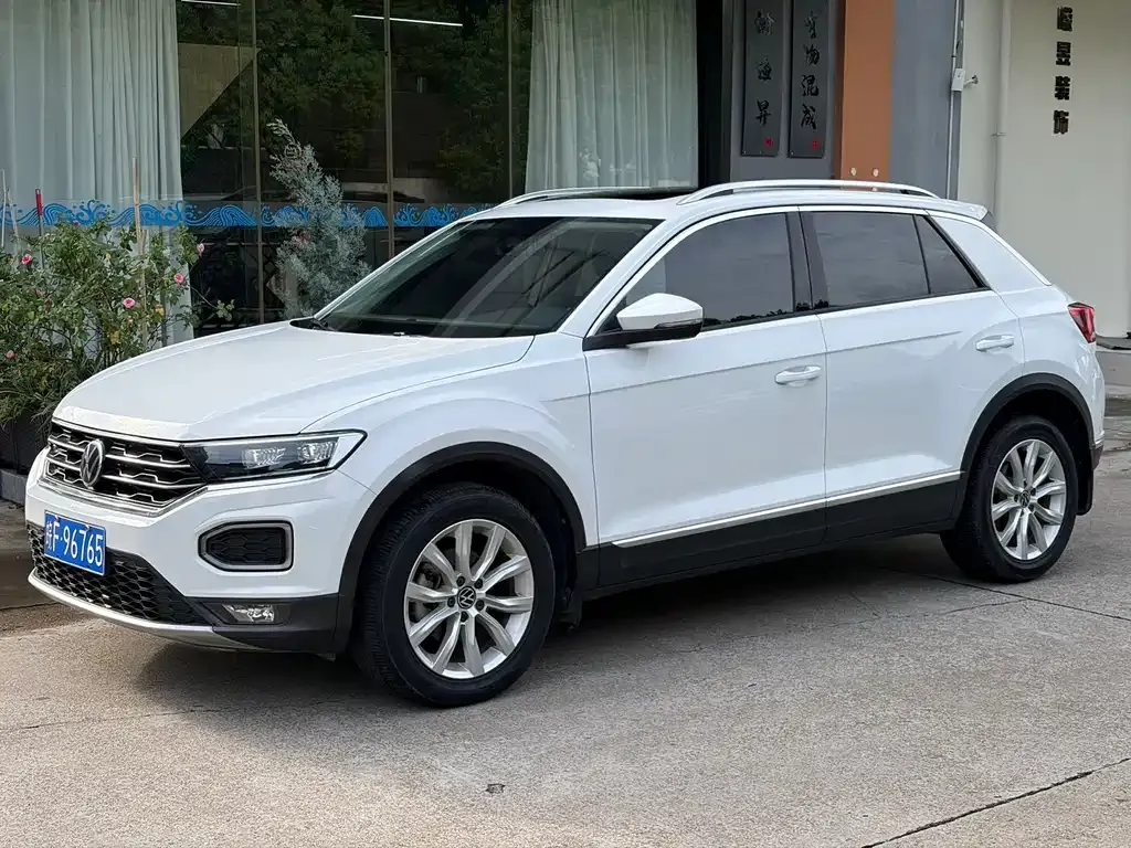 Volkswagen T-Roc — фото 1