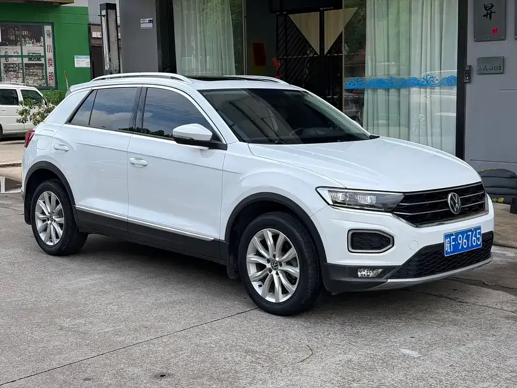 Volkswagen T-Roc — фото 6