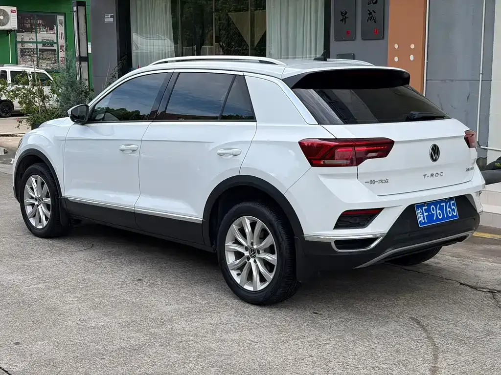 Volkswagen T-Roc — фото 9