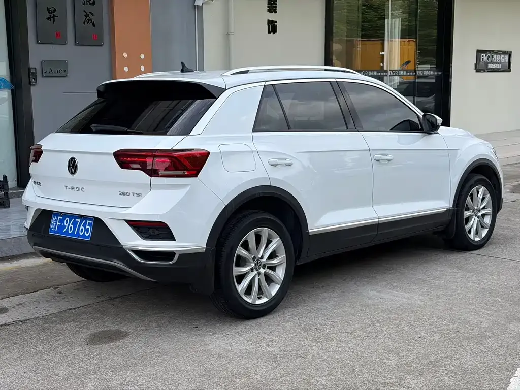 Volkswagen T-Roc — фото 7